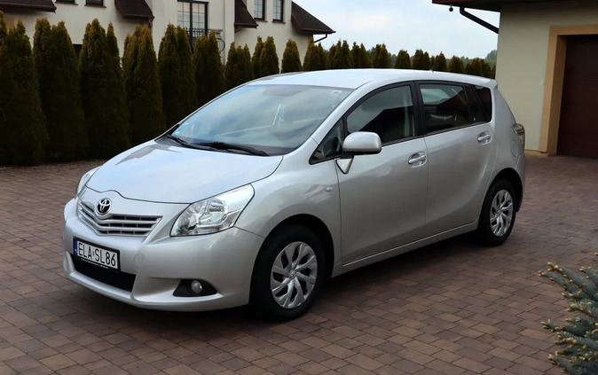 Toyota Verso cena 28900 przebieg: 205000, rok produkcji 2009 z Gołdap małe 529